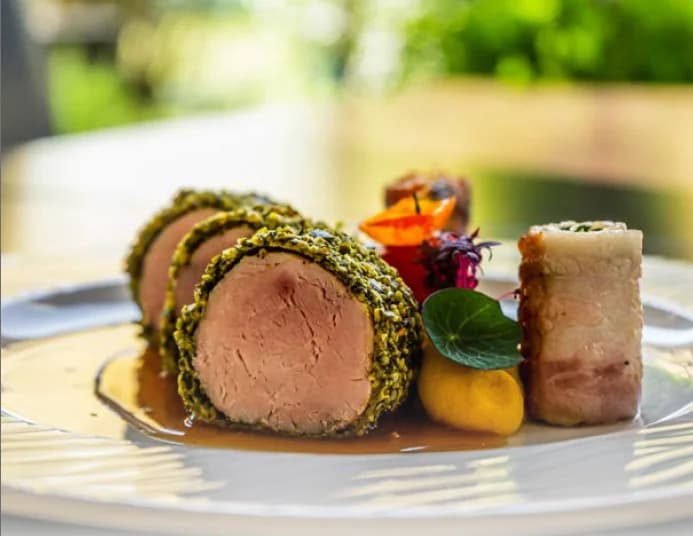 Sous-vide gegartes Schweinefilet in Kürbiskernkruste
