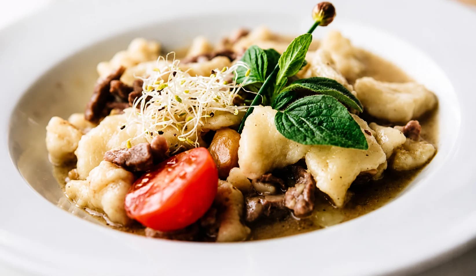 Trganci mit Rehragout und Steinpilzen