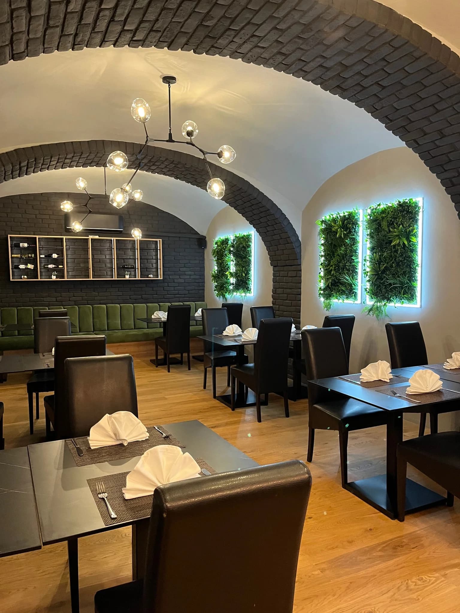 Der Innenraum des Restaurants Bedem in Varaždin